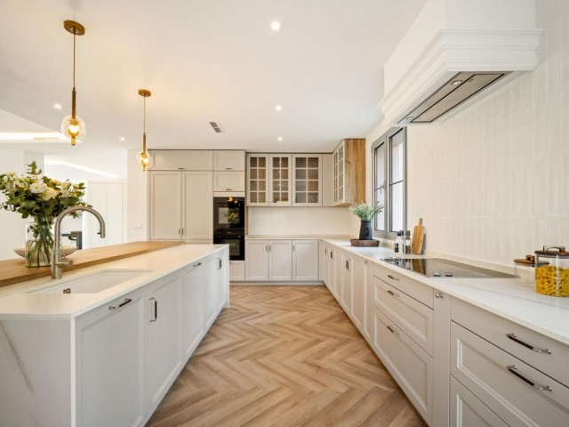 4 Bedrooms Villa in Benahavís