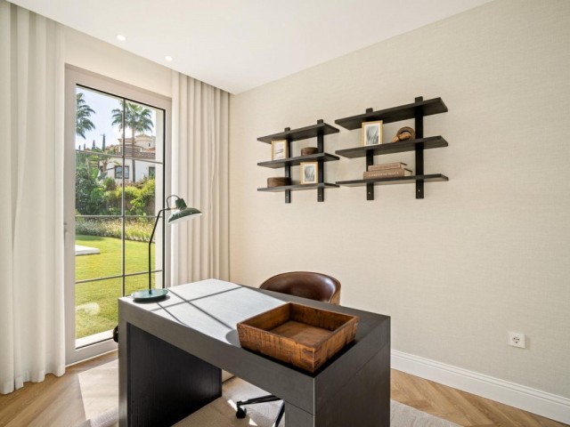 4 Bedrooms Villa in Benahavís