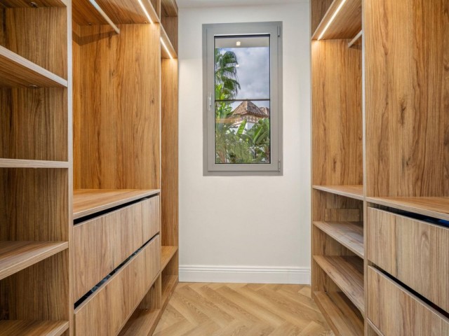 4 Bedrooms Villa in Benahavís