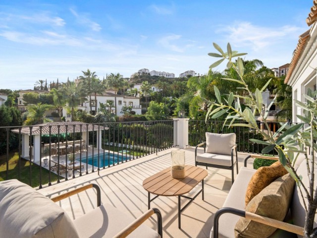 4 Bedrooms Villa in Benahavís