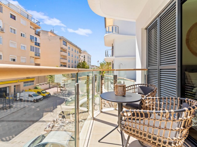 Apartamento con 2 Dormitorios  en Estepona