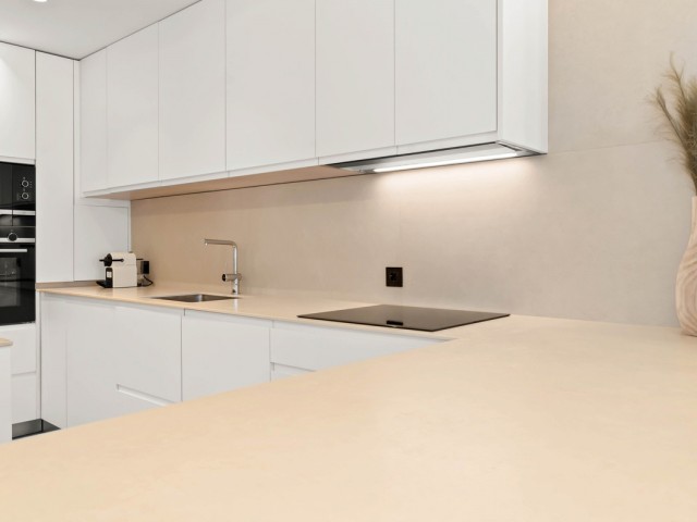 Apartamento con 2 Dormitorios  en Estepona