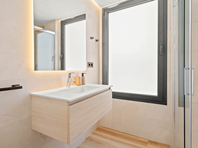 Apartamento con 2 Dormitorios  en Estepona