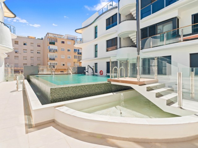 Apartamento con 2 Dormitorios  en Estepona