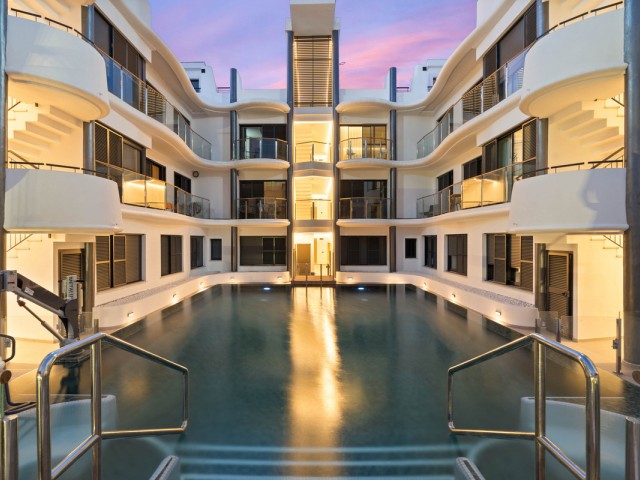 Apartamento con 2 Dormitorios  en Estepona