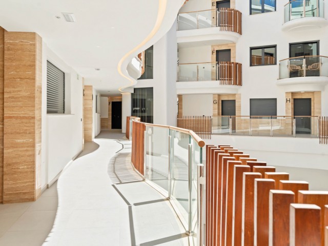 Apartamento con 2 Dormitorios  en Estepona