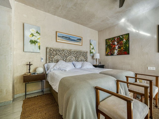 4 Bedrooms Apartment in Guadalmina Baja
