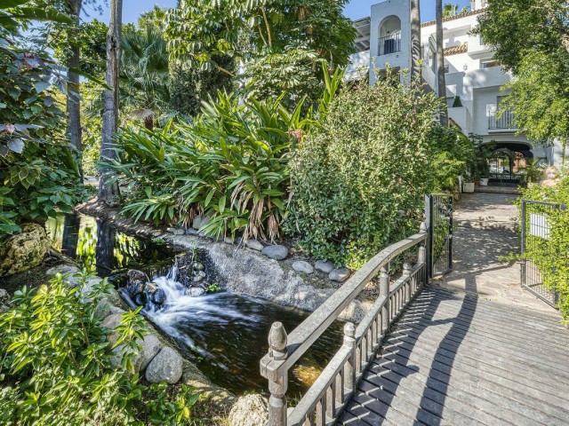 Appartement avec 4 Chambres  à Guadalmina Baja