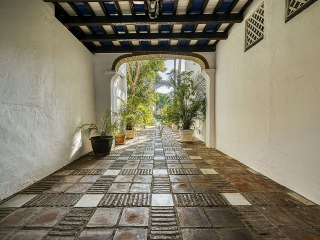 Appartement avec 4 Chambres  à Guadalmina Baja