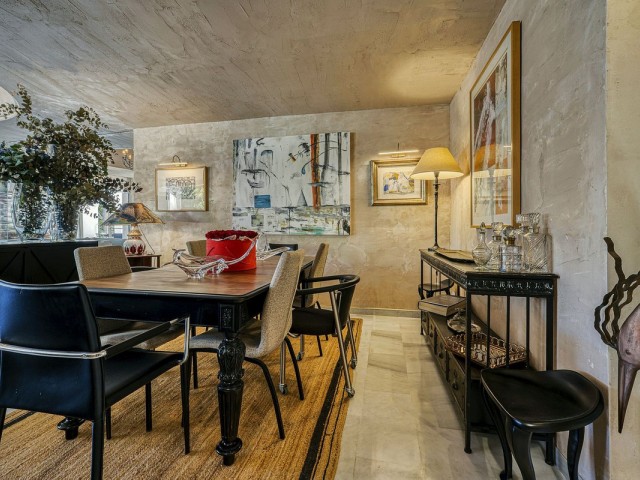 Appartement avec 4 Chambres  à Guadalmina Baja
