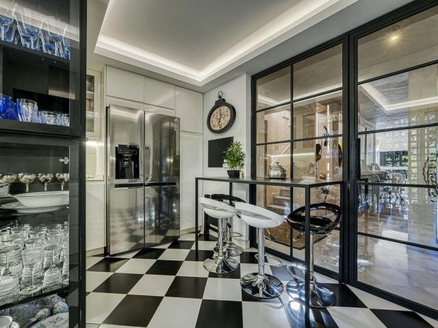 Appartement avec 4 Chambres  à Guadalmina Baja