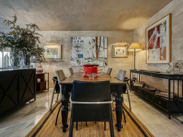 4 Bedrooms Apartment in Guadalmina Baja