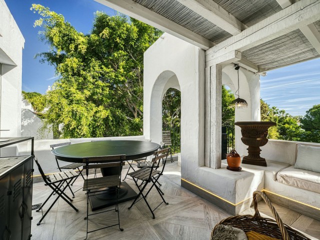 Appartement avec 4 Chambres  à Guadalmina Baja