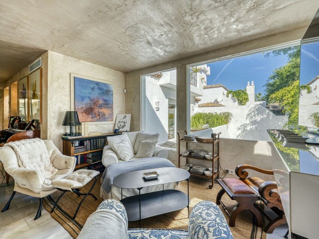 Appartement avec 4 Chambres  à Guadalmina Baja