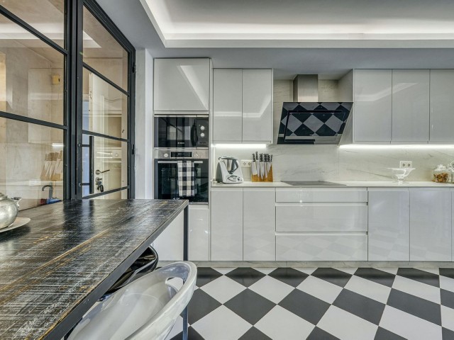 Appartement avec 4 Chambres  à Guadalmina Baja