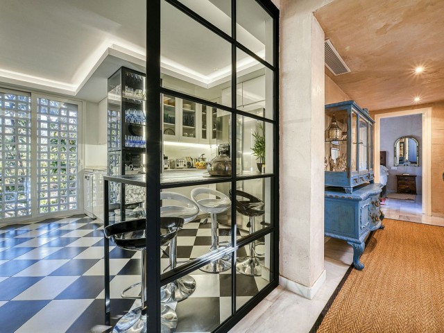 4 Bedrooms Apartment in Guadalmina Baja