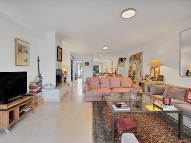 Villa con 4 Dormitorios  en Nagüeles