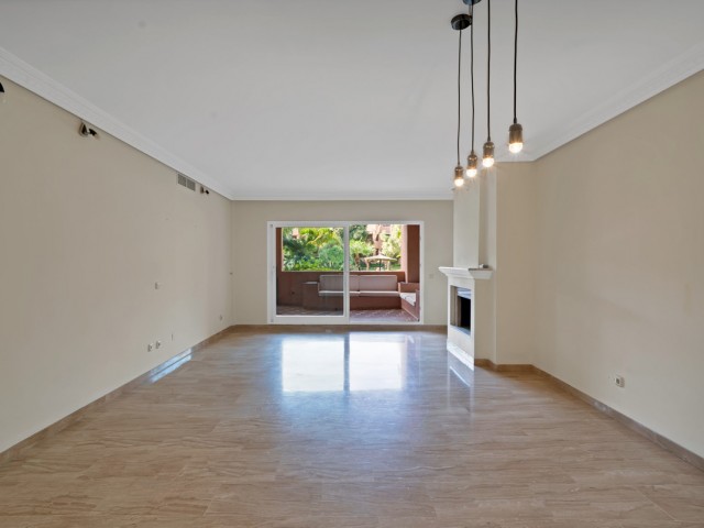 Leilighet, Guadalmina Baja, R5221753