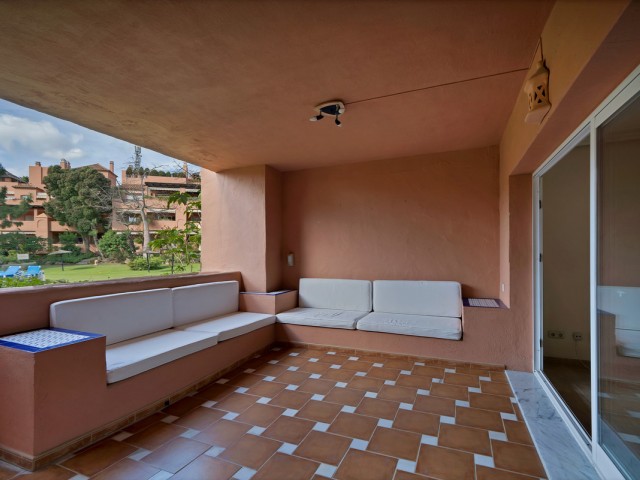 2 Makuuhuoneen Huoneisto Guadalmina Baja