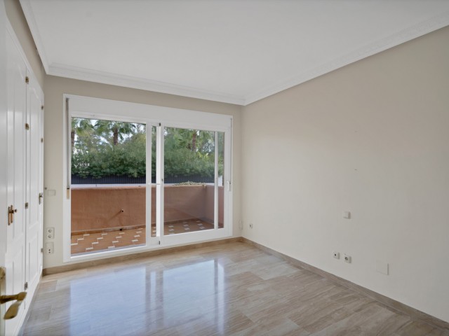 2 Makuuhuoneen Huoneisto Guadalmina Baja