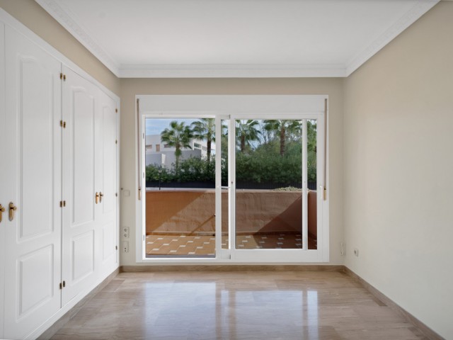 2 Makuuhuoneen Huoneisto Guadalmina Baja