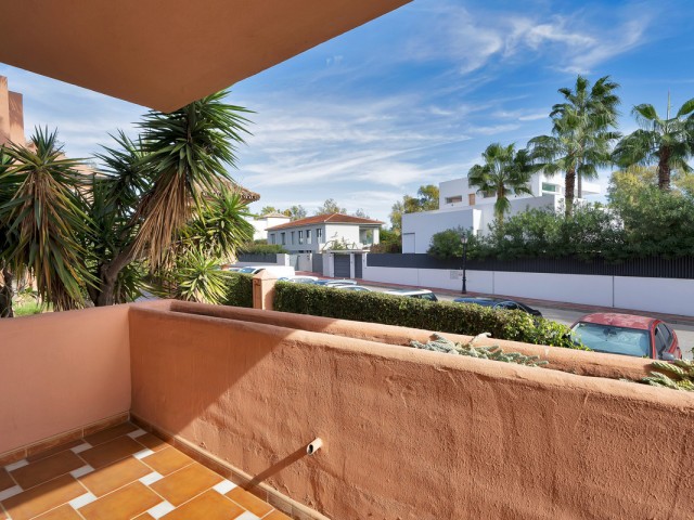 2 Makuuhuoneen Huoneisto Guadalmina Baja