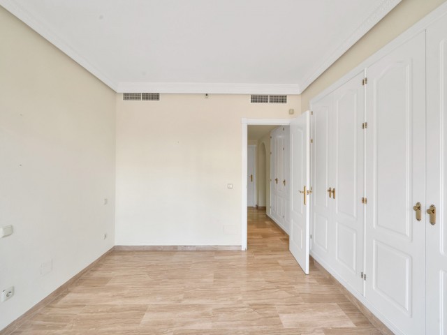 2 Makuuhuoneen Huoneisto Guadalmina Baja