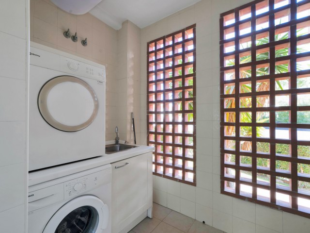 2 Makuuhuoneen Huoneisto Guadalmina Baja