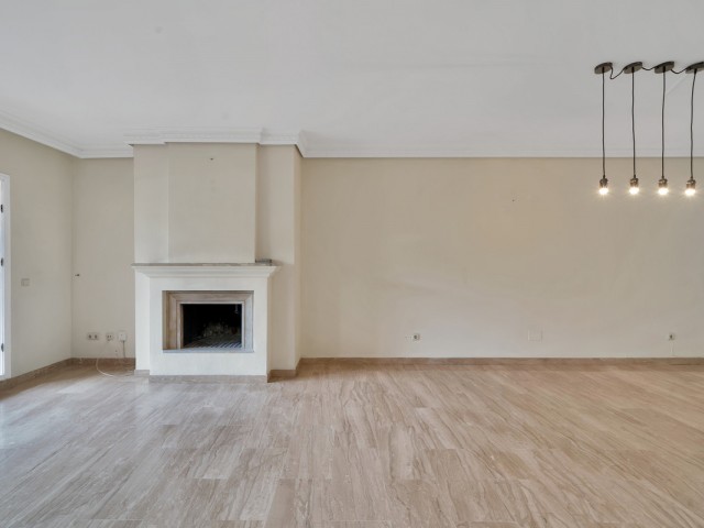 Apartment, Guadalmina Baja, R5221753