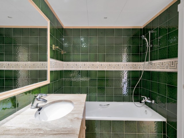 2 Bedrooms Apartment in Guadalmina Baja