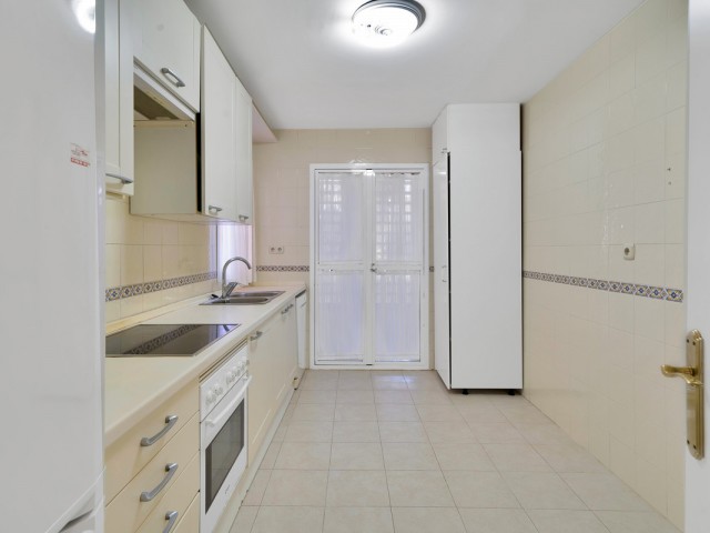 2 Bedrooms Apartment in Guadalmina Baja