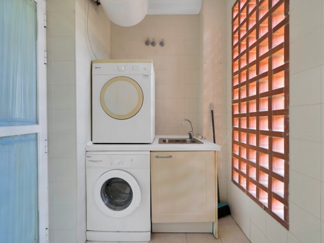 2 Bedrooms Apartment in Guadalmina Baja