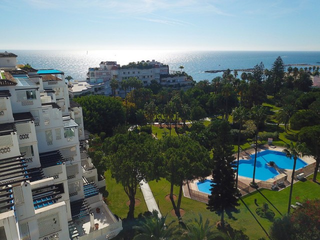 Apartamento con 3 Dormitorios  en Puerto Banús