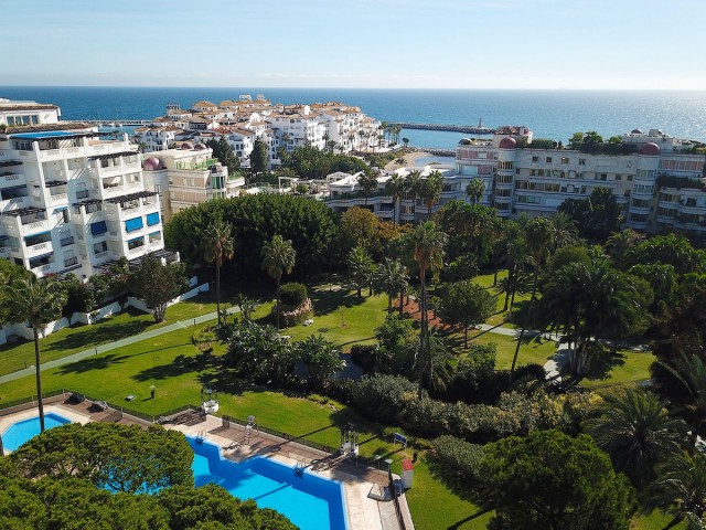 Apartamento con 3 Dormitorios  en Puerto Banús