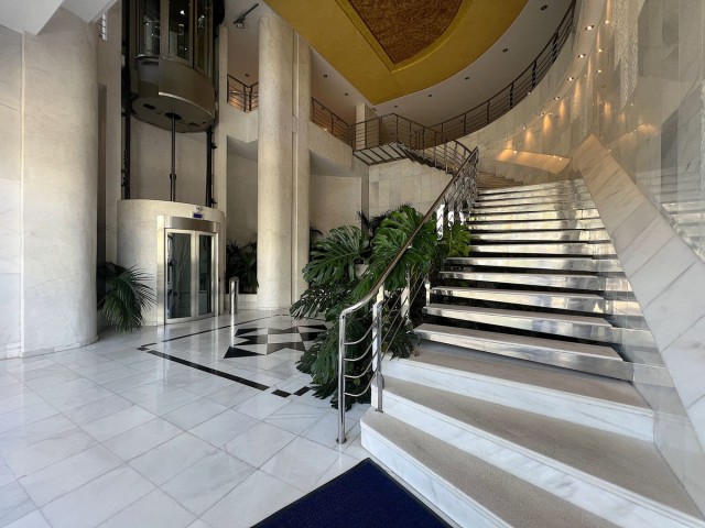 Apartamento con 3 Dormitorios  en Puerto Banús