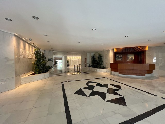 Apartamento con 3 Dormitorios  en Puerto Banús