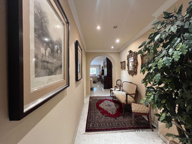 Apartamento con 3 Dormitorios  en Puerto Banús