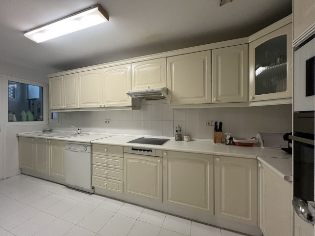 Apartamento con 3 Dormitorios  en Puerto Banús