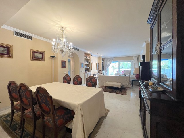 Apartamento con 3 Dormitorios  en Puerto Banús