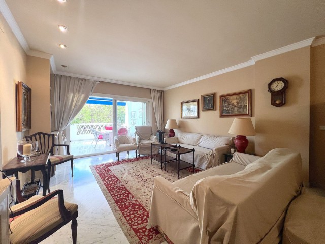 Apartamento con 3 Dormitorios  en Puerto Banús