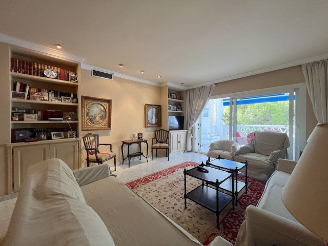 Apartamento con 3 Dormitorios  en Puerto Banús