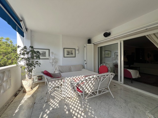 Apartamento con 3 Dormitorios  en Puerto Banús