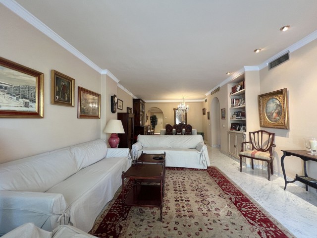 Apartamento con 3 Dormitorios  en Puerto Banús