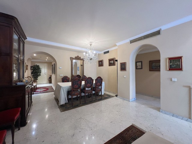 Apartamento con 3 Dormitorios  en Puerto Banús