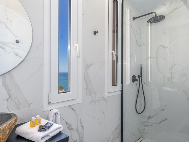 Ático con 4 Dormitorios  en Fuengirola