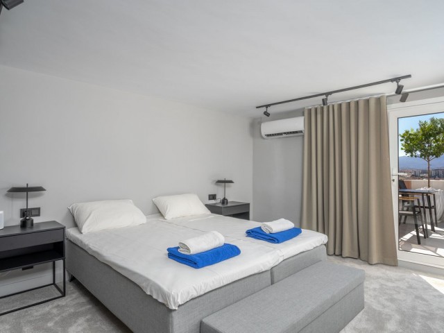 Ático con 4 Dormitorios  en Fuengirola