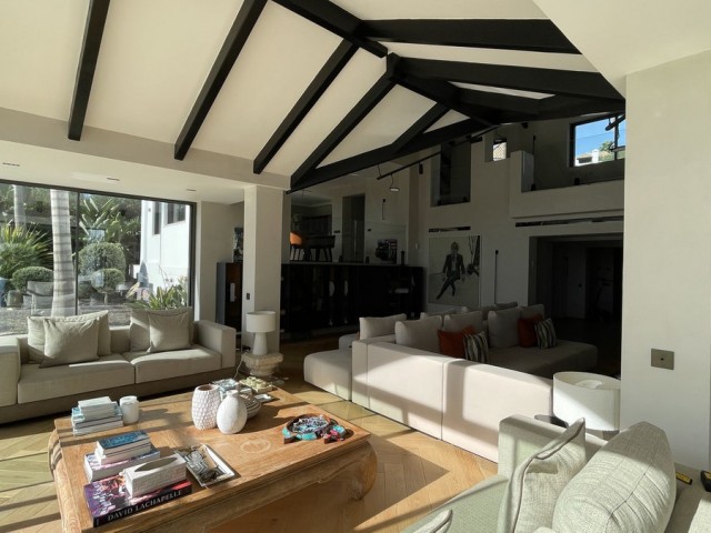 5 Bedrooms Villa in Benahavís