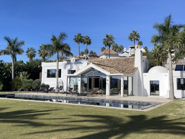 5 Bedrooms Villa in Benahavís