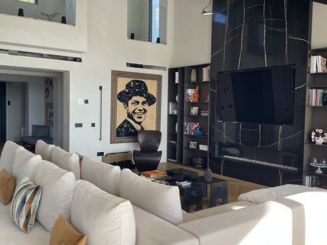 5 Bedrooms Villa in Benahavís