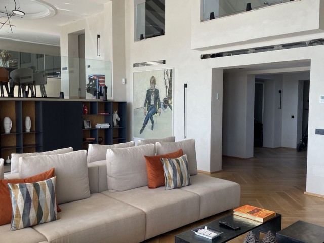 5 Bedrooms Villa in Benahavís